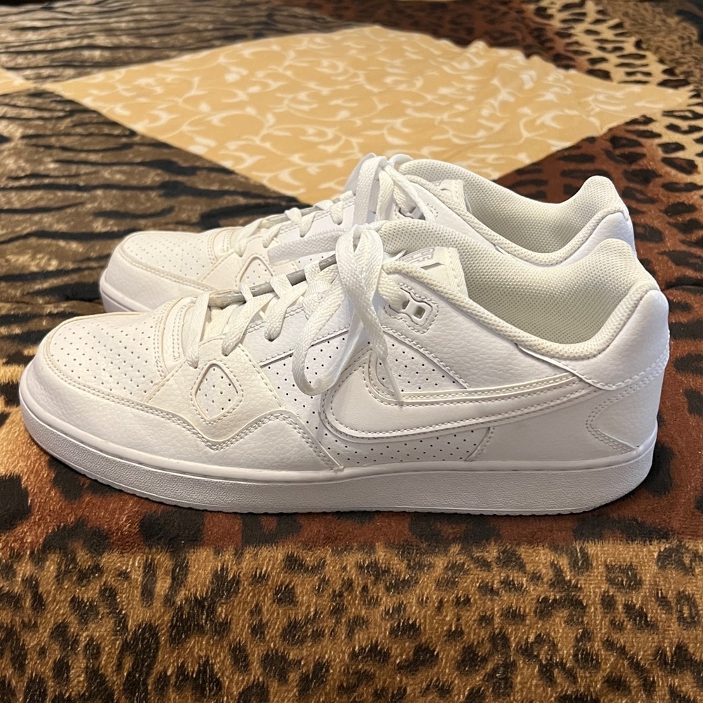 Nike white tennis shoes
